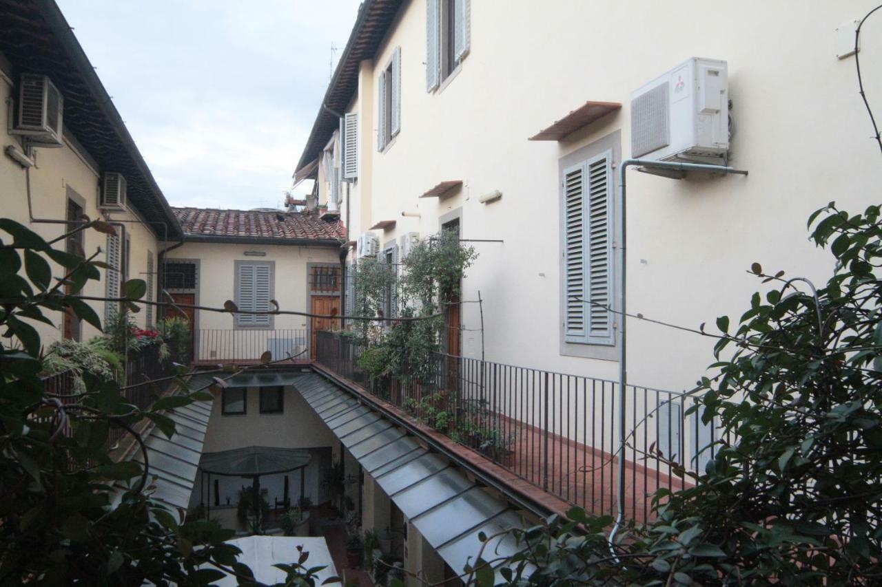 Angolo Fiorito In San Lorenzo Florence Luaran gambar